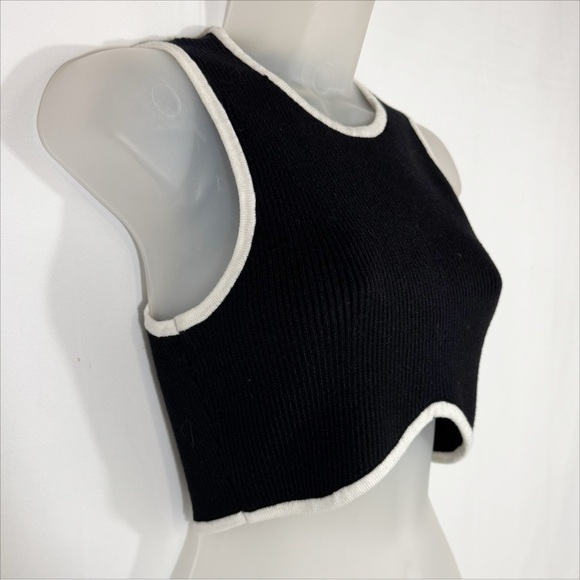 Olivaceous | Rena Ribbed Crop in Black/Ivory - Picture 4 of 9